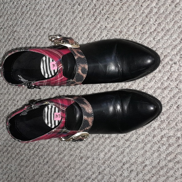 Betsey Johnson - Picture 3 of 9